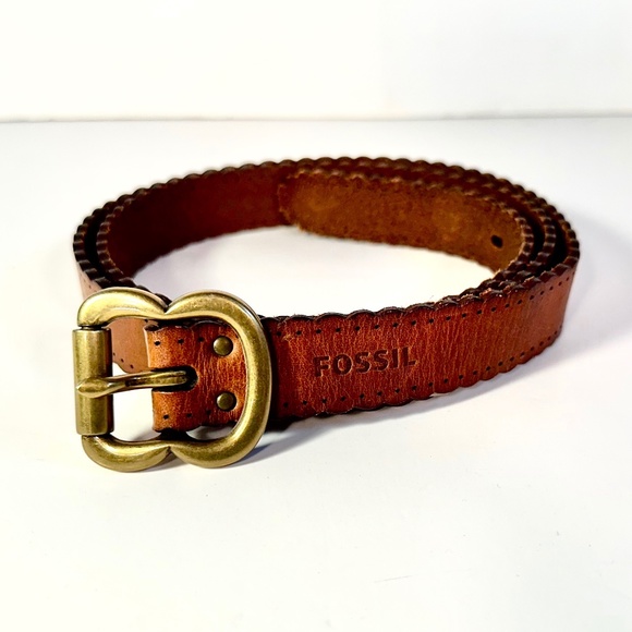 Fossil Megenta Scallop Edge Leather Belt With Brass Buckle, Size L Fossil Womens Belt Magenta Pink Leather Scalloped Edge Brass  main image 2